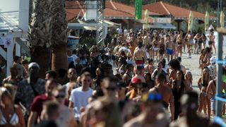 Zrće: Prvi dan Hideout festivala privukao nekoliko tisuća turista, Photo: Dalibor Urukalovic/PIXSELL Zrće: Prvi dan Hideout festivala privukao nekoliko tisuća turista, Photo: Dalibor Urukalovic/PIXSELL