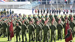 Svečano postrojavanje na stadionu u Kranjčevićevoj u povodu Dana Oružanih snaga Republike Hrvatske. Foto. PIXSELL Svečano postrojavanje na stadionu u Kranjčevićevoj u povodu Dana Oružanih snaga Republike Hrvatske. Foto. PIXSELL
