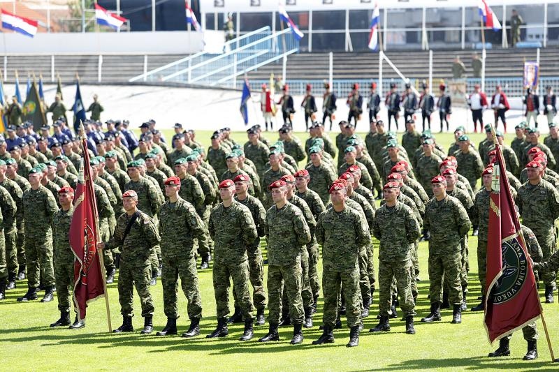 Svečano postrojavanje na stadionu u Kranjčevićevoj u povodu Dana Oružanih snaga Republike Hrvatske. Foto. PIXSELL Svečano postrojavanje na stadionu u Kranjčevićevoj u povodu Dana Oružanih snaga Republike Hrvatske. Foto. PIXSELL
