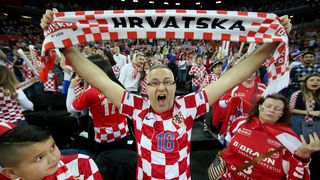 Fantastična atmosfera u Areni: dobro raspoloženi navijači ‘nose’ naše igrače protiv Norveške Fantastična atmosfera u Areni: dobro raspoloženi navijači ‘nose’ naše igrače protiv Norveške