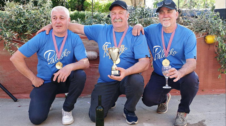 Žgvacet 2024 u Poljani: Dražojkini skuhali najbolju janjetinu s bižima Žgvacet 2024 u Poljani: Dražojkini skuhali najbolju janjetinu s bižima