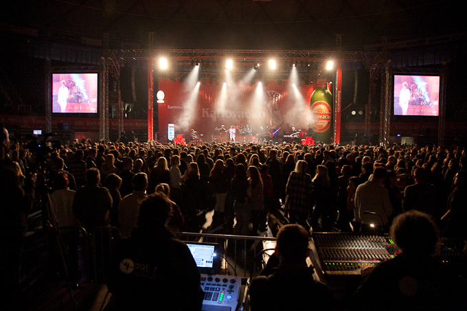 Karlovacko live: Halid Beslic i Crvena jabuka u dvorani Kresimir Cosic u Zadru, Foto: Leo Banic Karlovacko live: Halid Beslic i Crvena jabuka u dvorani Kresimir Cosic u Zadru, Foto: Leo Banic