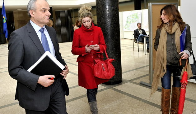 Zagreb, 040213.
Gradonacelnik Grada Zagreba primio je u zgradi Gradske uprave Djanu Atanasovsku majku petogodisnje Nore Situm koja boluje od zlocudne hematoloske bolesti i potrebno joj je ljecenje u inozemstvu. Lijecenje u Philadelphiji kosta oko 3,3 mili