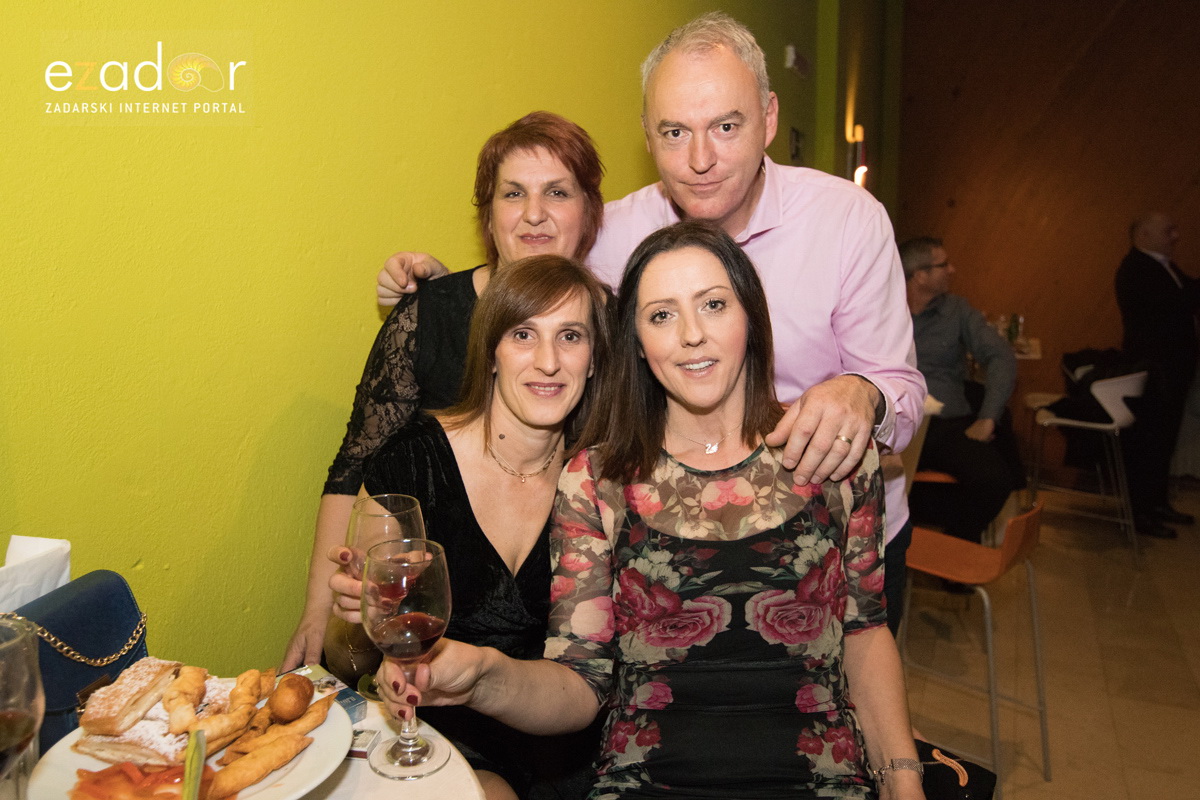 Ludnica u Saturnusu: Najbolji doček u svemiru i šire Ludnica u Saturnusu: Najbolji doček u svemiru i šire