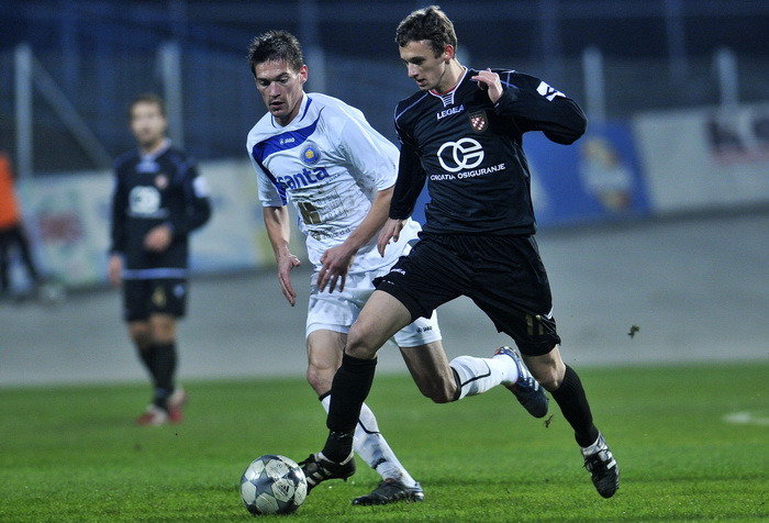 Zagreb, 221010.
Stadion u Kranjcevicevoj.
Utakmica 12. kola 1. T-com HNL: NK Hrvatski Dragovoljac i NK Zadar.
Na slici: Marcelo Brozovic (Dragovoljac).
Foto: Boris Kovacev / CROPIX Zagreb, 221010.
Stadion u Kranjcevicevoj.
Utakmica 12. kola 1. T-com HNL: NK Hrvatski Dragovoljac i NK Zadar.
Na slici: Marcelo Brozovic (Dragovoljac).
Foto: Boris Kovacev / CROPIX