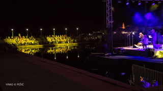 Zorica Kondža i klapa Cambi @ bazen Ilirije u Biogradu