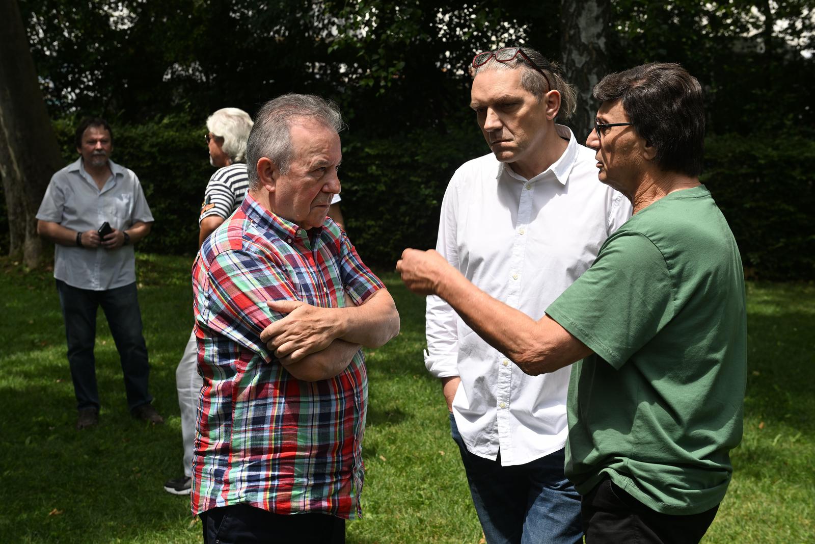 U Croatia Records-u odrzana je promocija novog albuma pjevaca Duska Lokina. U Croatia Records-u odrzana je promocija novog albuma pjevaca Duska Lokina.