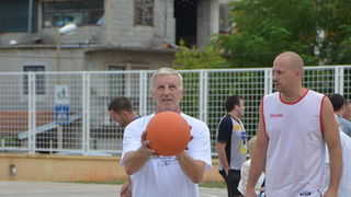 U povodu blagdana Kraljice Mira u Stanovima odigrana utakimica između veterana KK Zadar i Stanova, Foto: Iva Perinčić U povodu blagdana Kraljice Mira u Stanovima odigrana utakimica između veterana KK Zadar i Stanova, Foto: Iva Perinčić