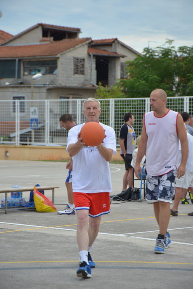 U povodu blagdana Kraljice Mira u Stanovima odigrana utakimica između veterana KK Zadar i Stanova, Foto: Iva Perinčić U povodu blagdana Kraljice Mira u Stanovima odigrana utakimica između veterana KK Zadar i Stanova, Foto: Iva Perinčić