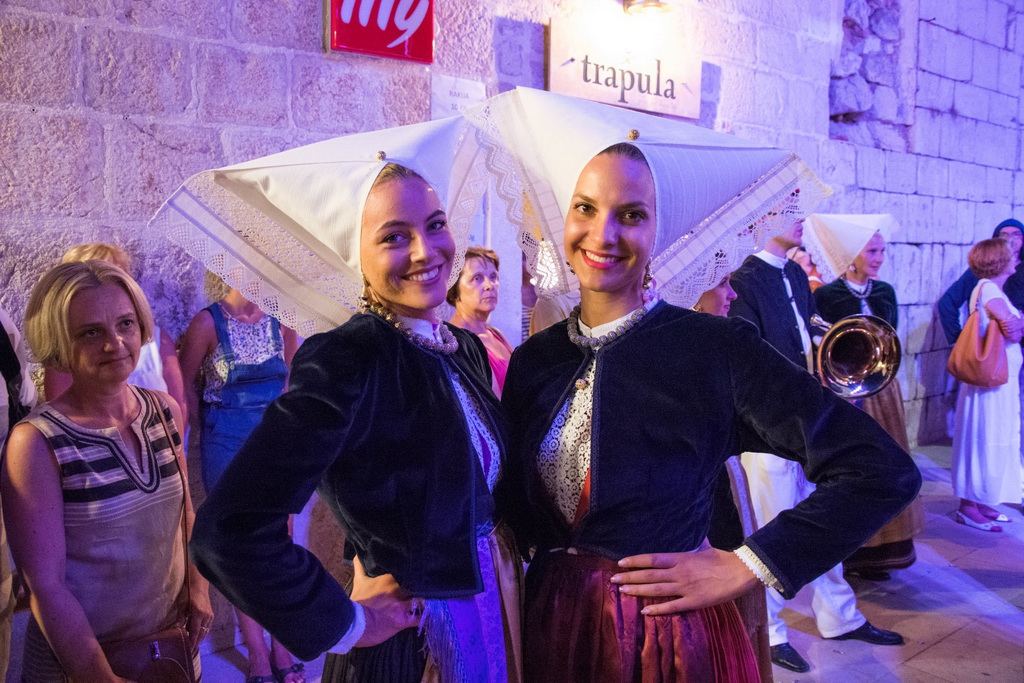 Paški ljetni karneval 2017 – maškarana povorka