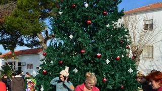 Vir: Druženje virske djece sa Svetim Nikolom Vir: Druženje virske djece sa Svetim Nikolom