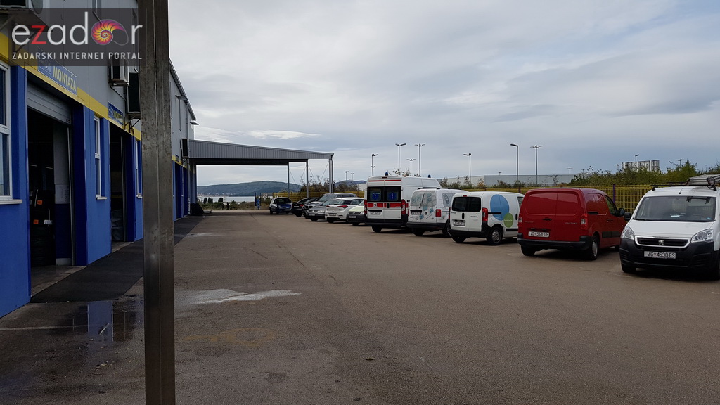 Zadrani pohrlili na izmjenu ljetnih sa zimskim gumama Zadrani pohrlili na izmjenu ljetnih sa zimskim gumama