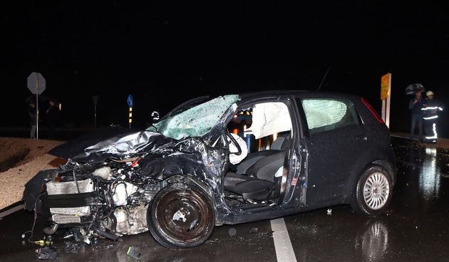 Vodice: U sudaru automobila i autobusa tri osobe ozlijeđene, a autobus završio na boku