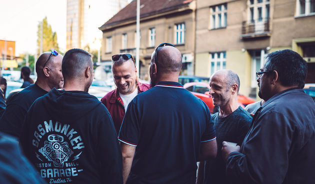 Dirty old tulum hladno pivo brkovi šank