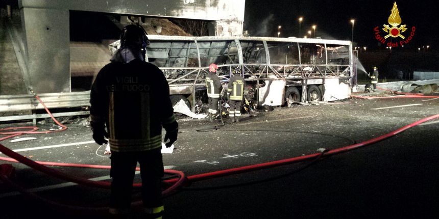 Zapalio se bus u Italiji