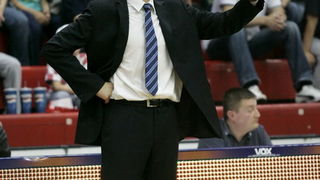 Zagreb, 050610.
KC Drazen Petrovic.
Trg Drazena Petrovica 3.
3. kosarkaska utakmica finala doigravanja izmedju Cibone i Zadra.
Na slici: Velimir Perasovic trener Cibone.
Foto: Goran Mehkek / CROPIX Zagreb, 050610.
KC Drazen Petrovic.
Trg Drazena Petrovica 3.
3. kosarkaska utakmica finala doigravanja izmedju Cibone i Zadra.
Na slici: Velimir Perasovic trener Cibone.
Foto: Goran Mehkek / CROPIX