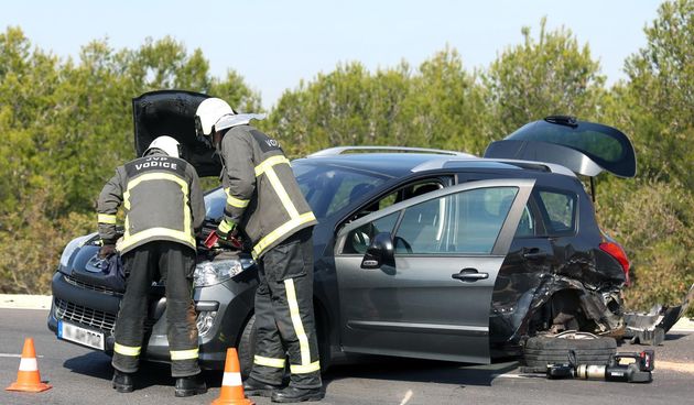 Dvoje ozlijeđenih u sudaru dva automobila na vodičkoj obilaznici, intervenirali i vatrogasci
