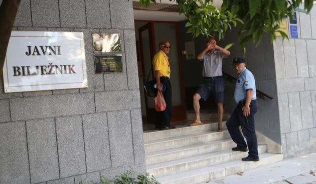 Policija oko 17 sati razrijesila talacku krizu koja se tijekom poslijepodneva dogadjala u stambenoj zgradi na adresi Mazuranicevo setaliste 13. Photo: Ivo Cagalj/PIXSELL