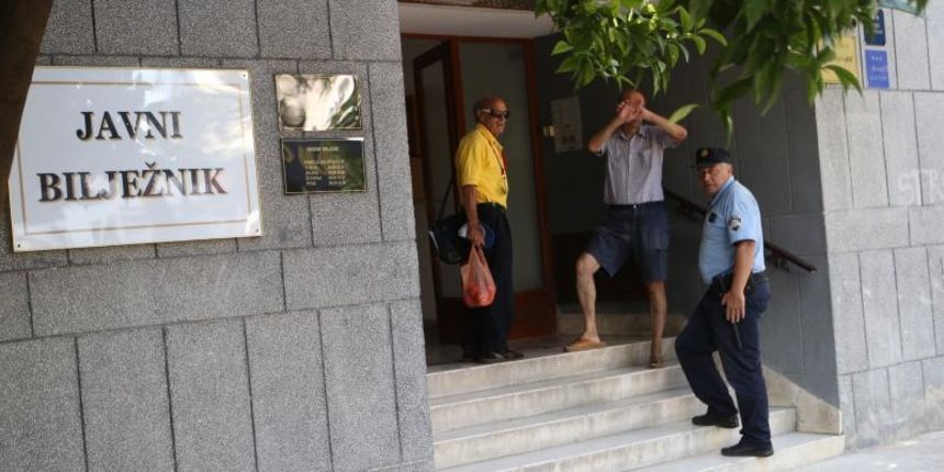 Policija oko 17 sati razrijesila talacku krizu koja se tijekom poslijepodneva dogadjala u stambenoj zgradi na adresi Mazuranicevo setaliste 13. Photo: Ivo Cagalj/PIXSELL