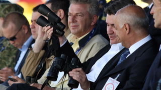 Zadar, 130513.
Predsjednik Vlade RH Zoran Milanovic prisustvovao je programu pokazne vatrogasne vjezbe Ljeto 2013 u Zracnoj luci Zadar. U pokaznoj vatrogasnoj vjezbi sudjelovale su protupozarne snage Drzavne uprave za zastitu i spasavanje, Namjenski orga Zadar, 130513.
Predsjednik Vlade RH Zoran Milanovic prisustvovao je programu pokazne vatrogasne vjezbe Ljeto 2013 u Zracnoj luci Zadar. U pokaznoj vatrogasnoj vjezbi sudjelovale su protupozarne snage Drzavne uprave za zastitu i spasavanje, Namjenski orga