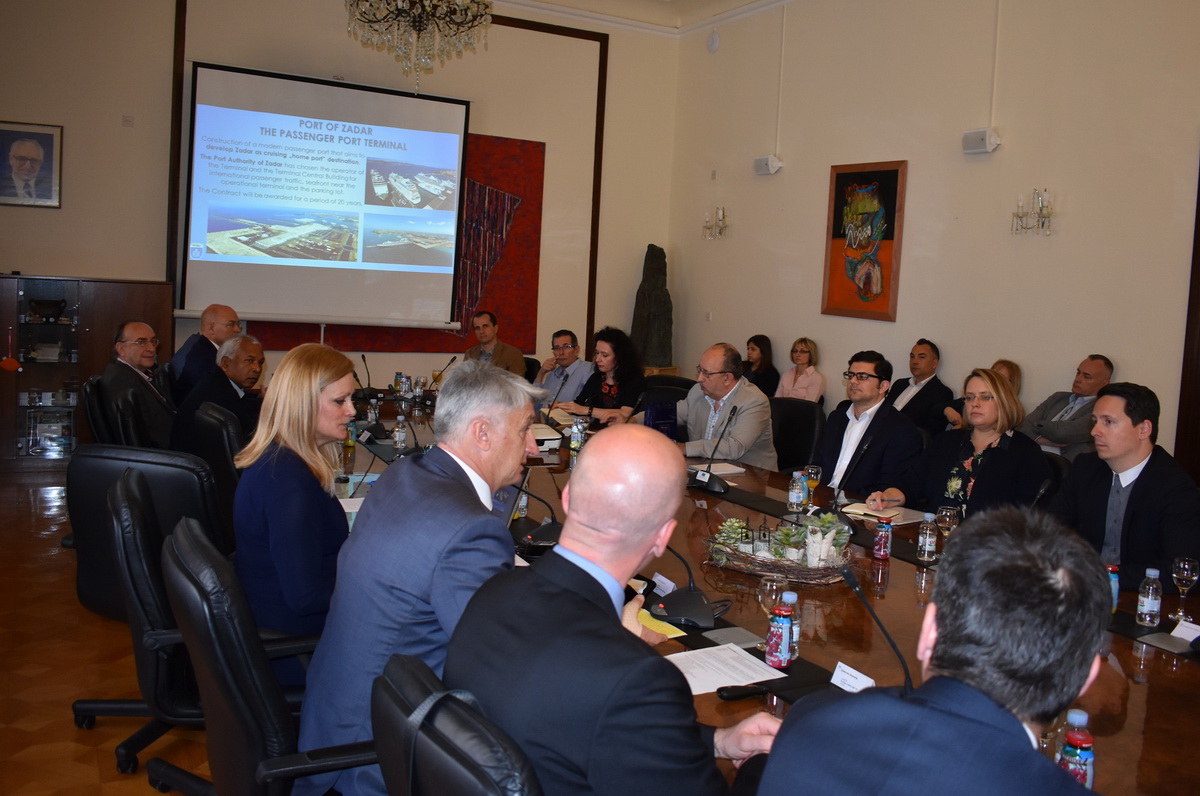 Predstavnici dvadesetak stranih veleposlanstva u posjetu Zadarskoj županiji Predstavnici dvadesetak stranih veleposlanstva u posjetu Zadarskoj županiji