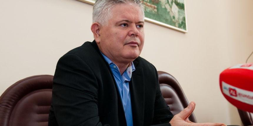 Dubrovnik, 191212.
Dubrovacki gradonacelnik Andro Vlahusic odrzao je konferenciju za medije povodom presude na Splitskom sudu kojom je proglasen krivim. Andro Vlahusic se poziva na lazno svjedocenje Denisa Orlica te ne namjerava dati ostavku na mjesto gra Dubrovnik, 191212.
Dubrovacki gradonacelnik Andro Vlahusic odrzao je konferenciju za medije povodom presude na Splitskom sudu kojom je proglasen krivim. Andro Vlahusic se poziva na lazno svjedocenje Denisa Orlica te ne namjerava dati ostavku na mjesto gra