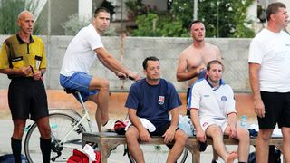 Na Stanovima se uz boćarski turnir održao i revijalni nogometni turnir. Osim prijavljenih ekipa, snage su ponovno odmjeravali liječnici Opće bolnice Zadar i predstavnici poglavarstva Grada Zadra. Na Stanovima se uz boćarski turnir održao i revijalni nogometni turnir. Osim prijavljenih ekipa, snage su ponovno odmjeravali liječnici Opće bolnice Zadar i predstavnici poglavarstva Grada Zadra.