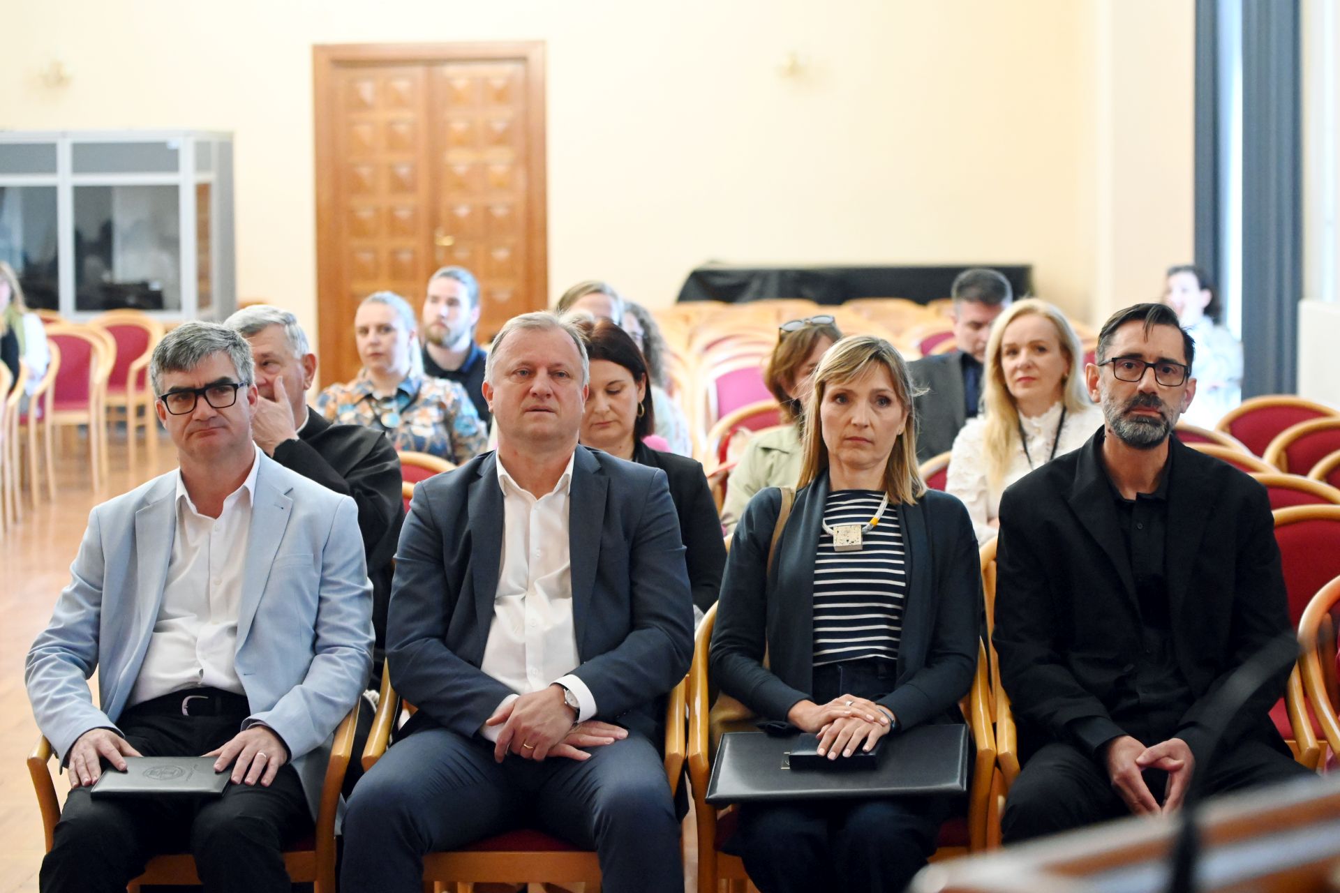 Plemeniti metali i vješte ruke: umjetnost i obrt od srednjeg vijeka do modernog doba