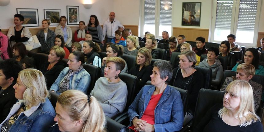 Općina Vir dala više od pola milijuna kuna virskim učenicima za udžbenike i školsku opremu Općina Vir dala više od pola milijuna kuna virskim učenicima za udžbenike i školsku opremu