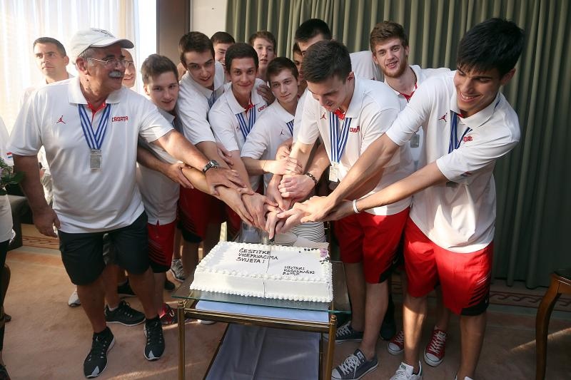 06.07.2015., Zagreb – Svecani docek kosarkasa do 19 godina koji su na svjetskom prvenstvu u Grckoj osvojili srebrnu medalju. Photo: Goran Stanzl/PIXSELL