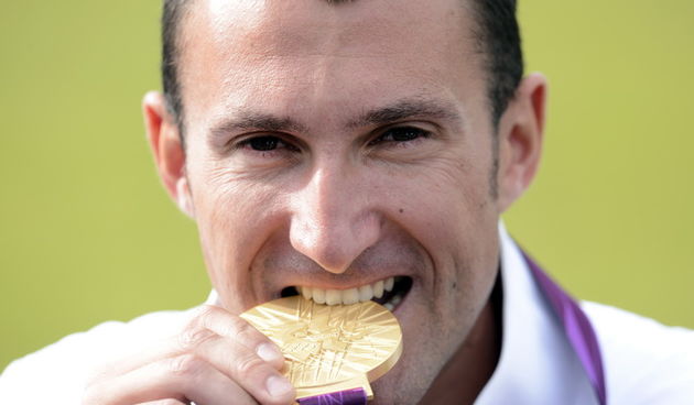 London, 060812.
Hrvatski strijelci Anton Glasnovic i Giovanni Cernogoraz u finalu trapa tijekom Olimpijskih Igara u Londonu.
Na fotografiji: Giovanni Cernogoraz osvojio je zlato.
Foto: Drago Sopta / CROPIX