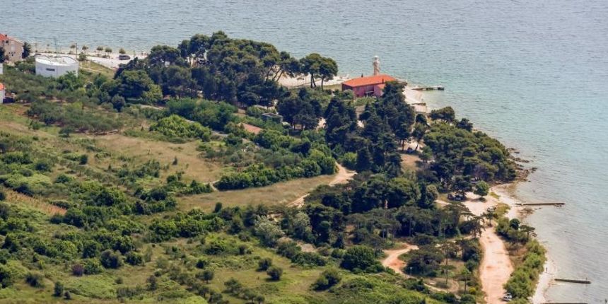 Puntamika, dio grada naseljen još od neolitika. Oduvijek važna obrambena točka grada jer se s vrha Puntamike stoljećima nadgledao prilaz u luku zbog čega je ovdje sagrađen svjetionik. Photo: Dino Stanin/PIXSELL