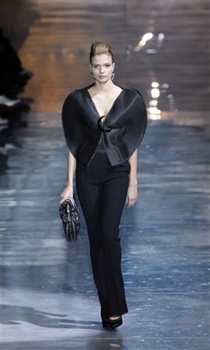 Gibsonove djevojke, genijalni Galliano i ljutiti Armani (Index.hr)