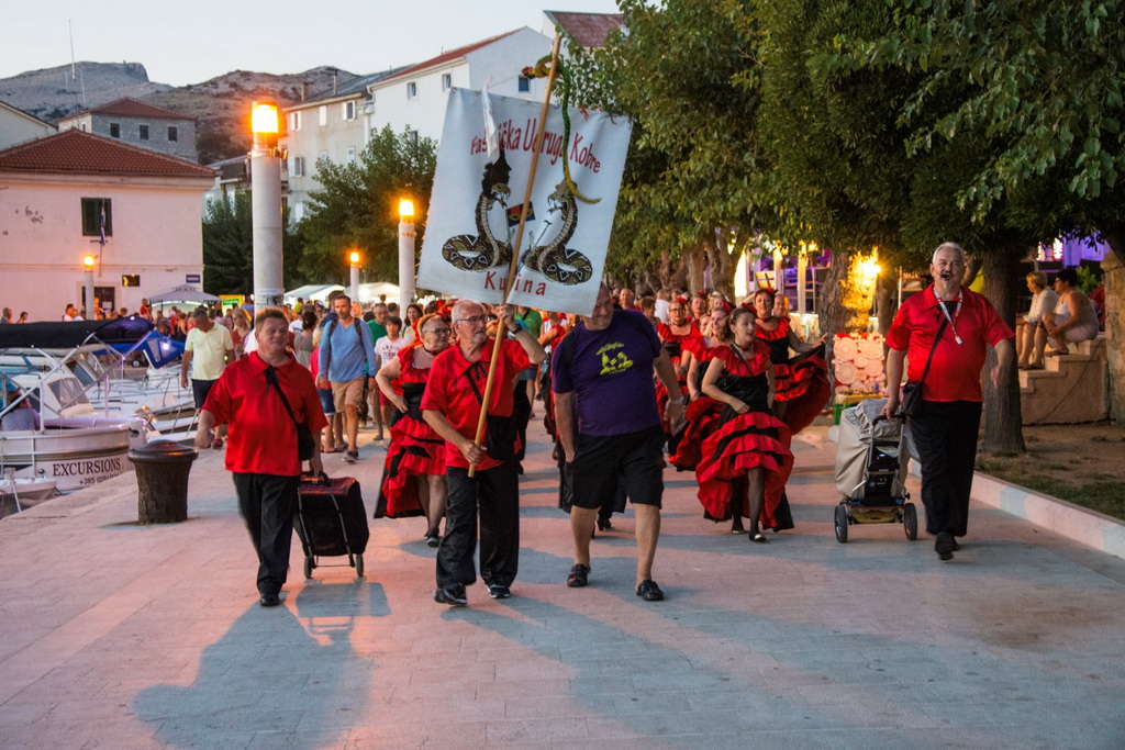 Paški ljetni karneval 2017 – maškarana povorka