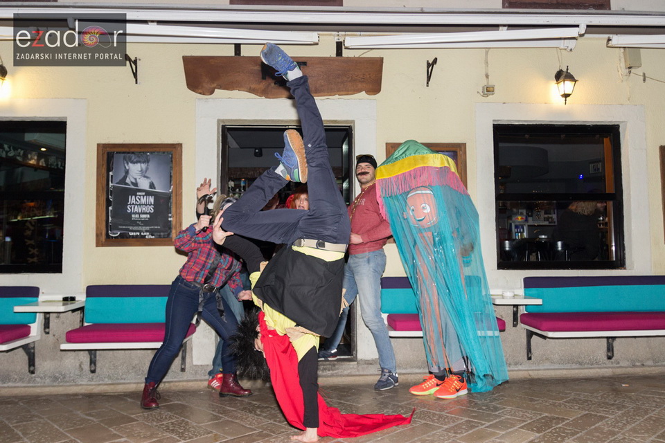 Cafe bar Doma: Povratak u Dolinu ćupova Cafe bar Doma: Povratak u Dolinu ćupova