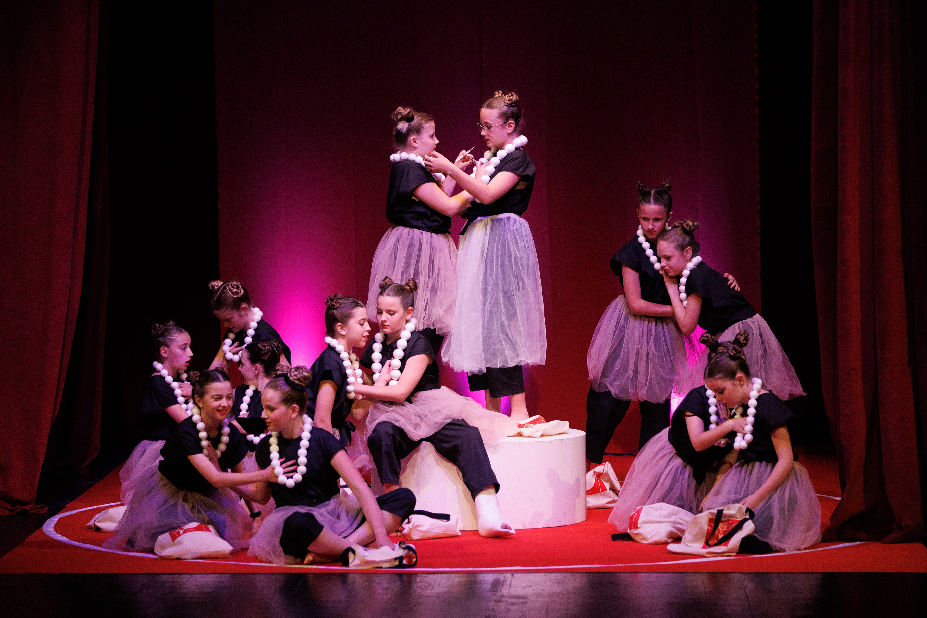 Igrajmo se: Zabranjeno mlađima od 15 strana A