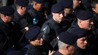 Radnicima škvera Nauta Lamjana interventna policija PU Zadarske onemogućila je pokušaj ulaska u škver u kojem se odvija stečajni postupak. Photo: Filip Brala/PIXSELL Radnicima škvera Nauta Lamjana interventna policija PU Zadarske onemogućila je pokušaj ulaska u škver u kojem se odvija stečajni postupak. Photo: Filip Brala/PIXSELL