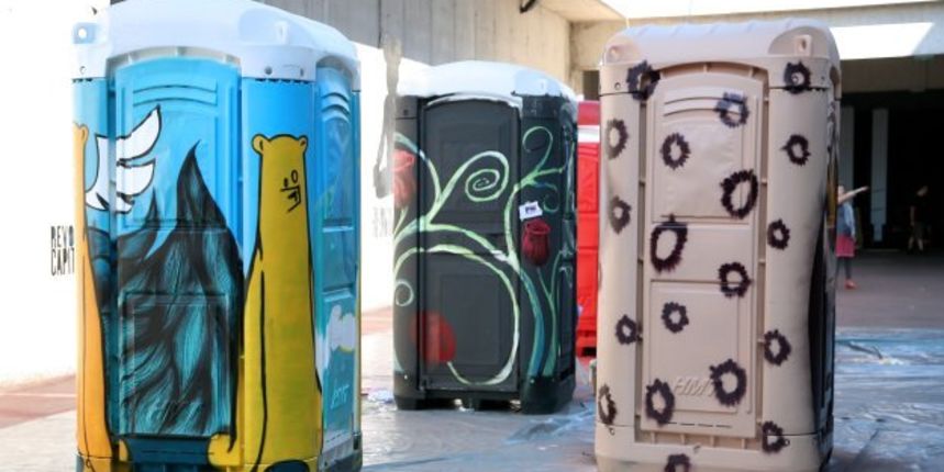 “Sudnji dan”: umjetničko oslikavanje javnih WC-a, foto: CROPIX “Sudnji dan”: umjetničko oslikavanje javnih WC-a, foto: CROPIX