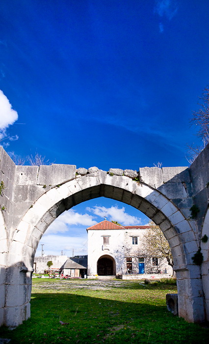 Vrana: Maskovica han, Foto: Leo Banic Vrana: Maskovica han, Foto: Leo Banic