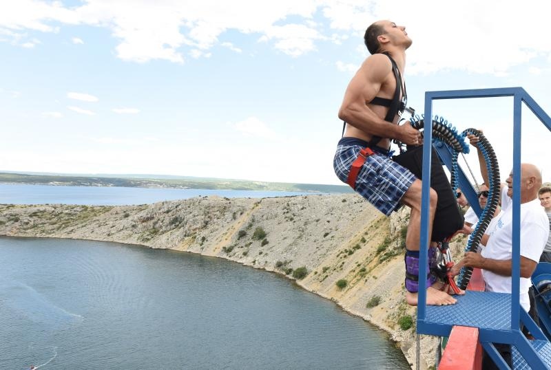 Mario Možnik otvorio bungee jumping sezonu na Masleničkom mostu, Photo: Hrvoje Jelavic/PIXSELL