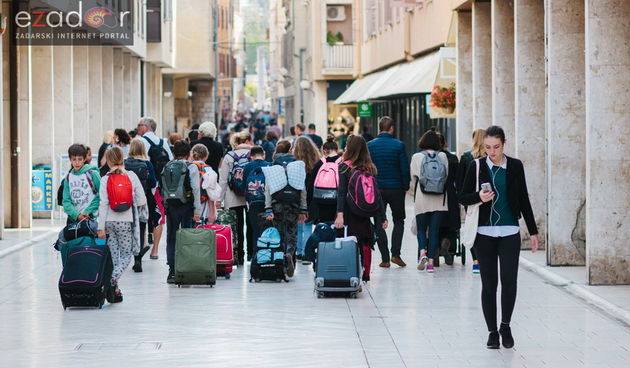 Đir po gradu, petak 27. listopada 2017. Turisti, odlazak turista