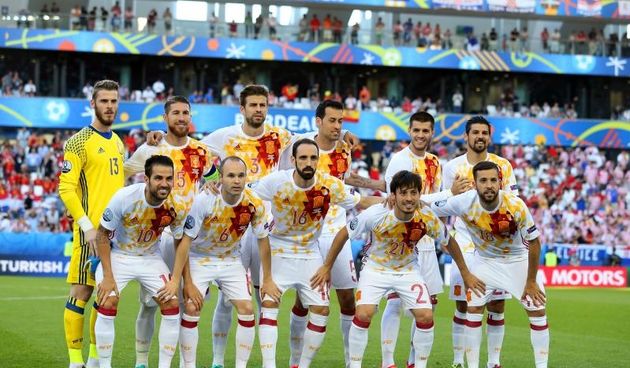 U dvoboju zadnjeg, 3. kola D skupine EURA u Bordeauxu igraju nogometaši Hrvatske i Španjolske (1-1).   Pred 40.000 gledatelja na stadionu Matmut Atlantic sudi Bjorn Kuipers.    Strijelci: 0-1 Morata (7), 1-1 Kalinić (45)