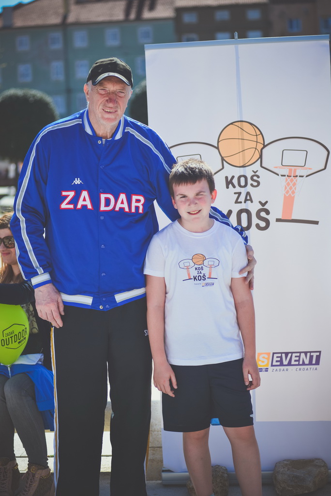 Basket na Forumu: Košarkaške legende protiv mlađih uzrasta KK Zadar. Čedomir Ćiro i Roko Perinčić Basket na Forumu: Košarkaške legende protiv mlađih uzrasta KK Zadar. Čedomir Ćiro i Roko Perinčić