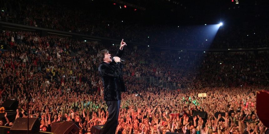 Jedinstveni Zdravko Čolić maestralnim koncertom oduševio prepunu zagrebačku Arenu!, Foto: Munja Jedinstveni Zdravko Čolić maestralnim koncertom oduševio prepunu zagrebačku Arenu!, Foto: Munja