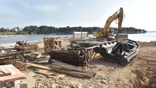 Vandali napravili veliku štetu na gradilištu obalnog zida u Petrčanima