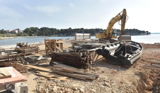 Vandali napravili veliku štetu na gradilištu obalnog zida u Petrčanima