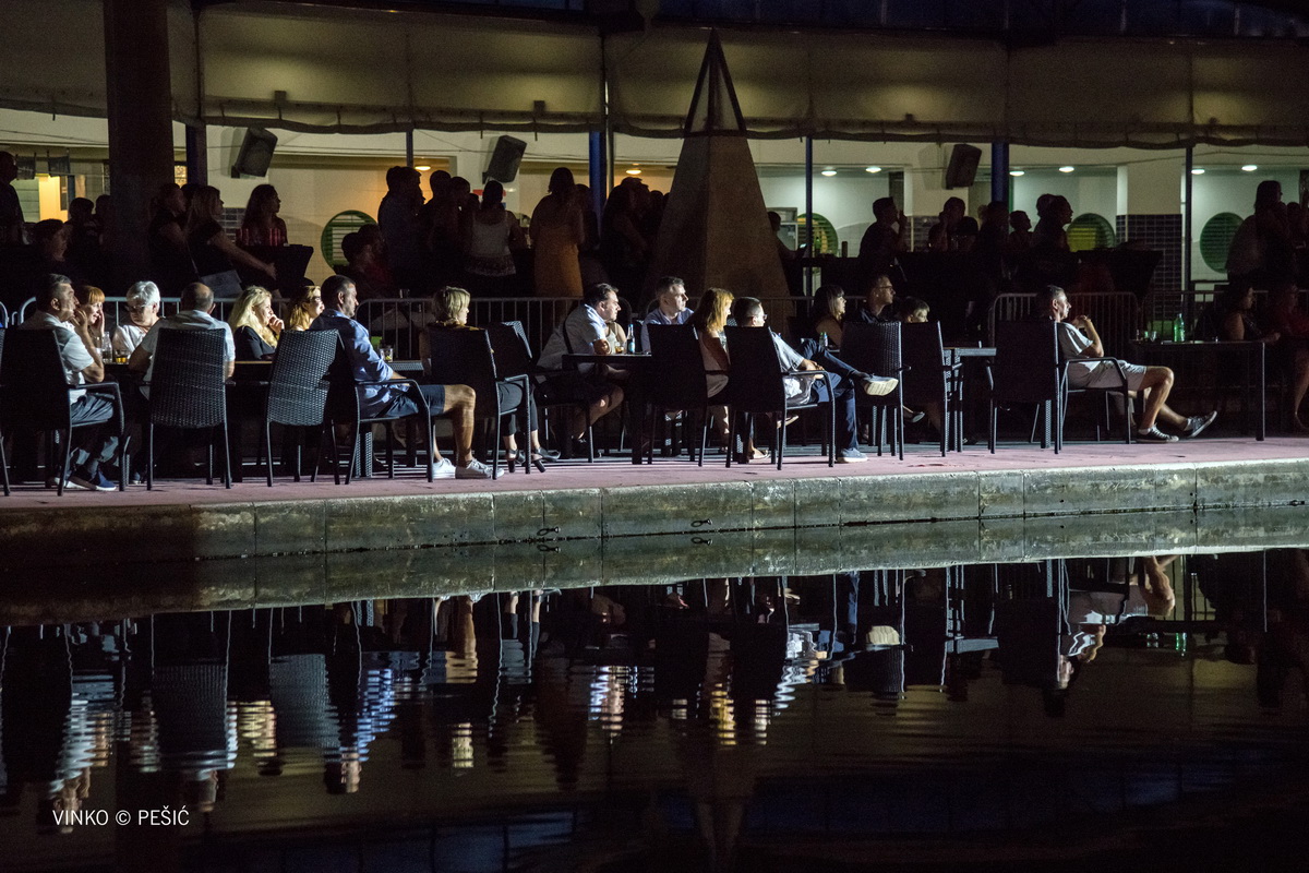 Zorica Kondža i klapa Cambi @ bazen Ilirije u Biogradu