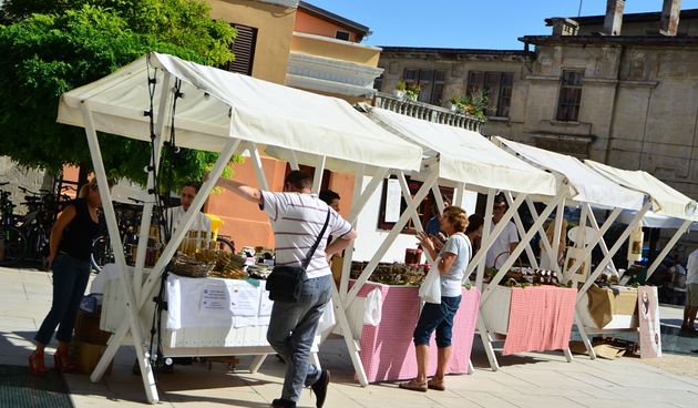 9. Festival smokava: Sajam na Trgu pet bunara