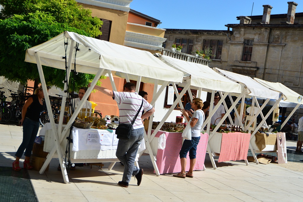 9. Festival smokava: Sajam na Trgu pet bunara