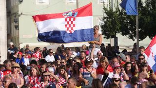 Zadar dočekao svoje Vatrene: Sve generacije okupile se na Forumu